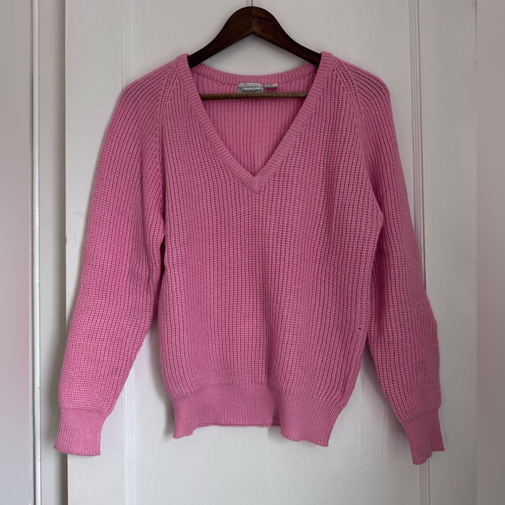 Women's Vintage Shenanigans V-Neck Pink Knit Sweater. Small